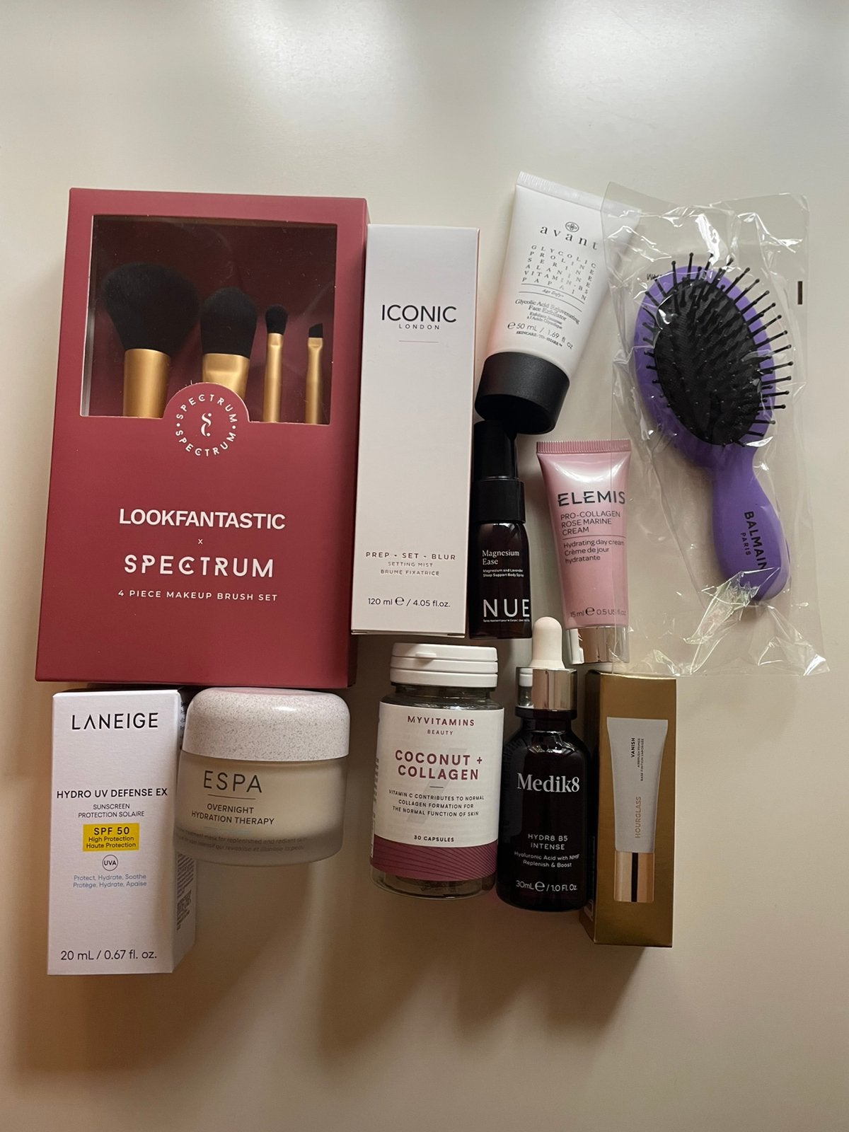 Nieuw 11x Beautyproducten en Skincare Lookfantastic, Ophalen of Verzenden, Nieuw, Gehele gezicht