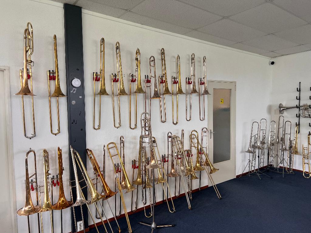 Wij hebben verschillende gebruikte TROMBONES op voorraad, Muziek en Instrumenten, Ophalen, Zo goed als nieuw, Tenor