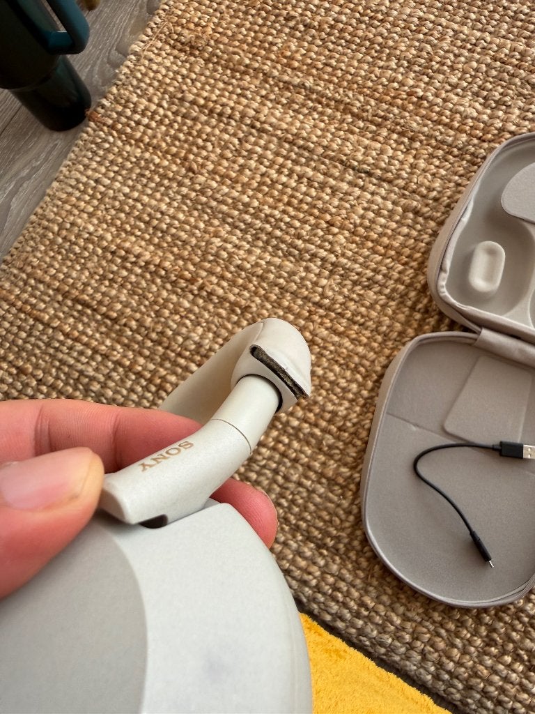Foto 4 van Sony WH-1000XM5 zilver – noise cancelling + etui