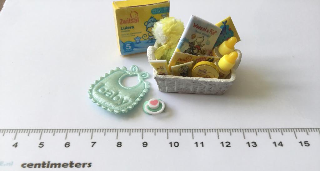 Poppenhuis miniaturen baby pakket 99, Ophalen of Verzenden, Nieuw, Poppenhuis