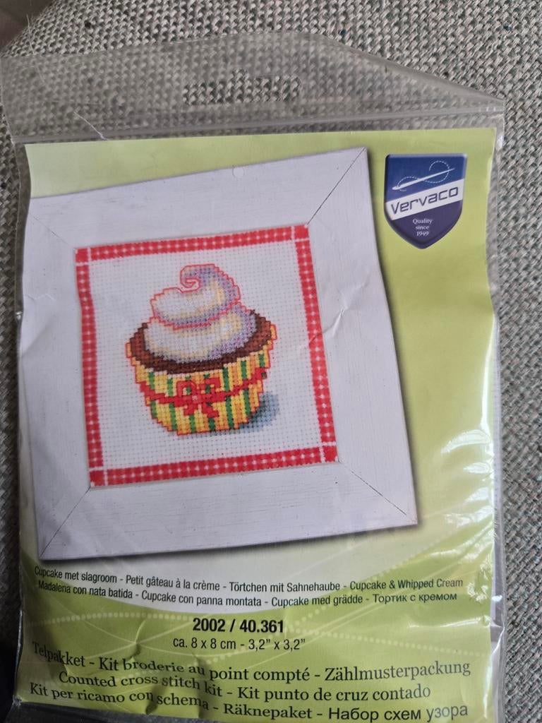 Borduurpakketje gebakje met slagroom, Ophalen of Verzenden, Borduurpakket