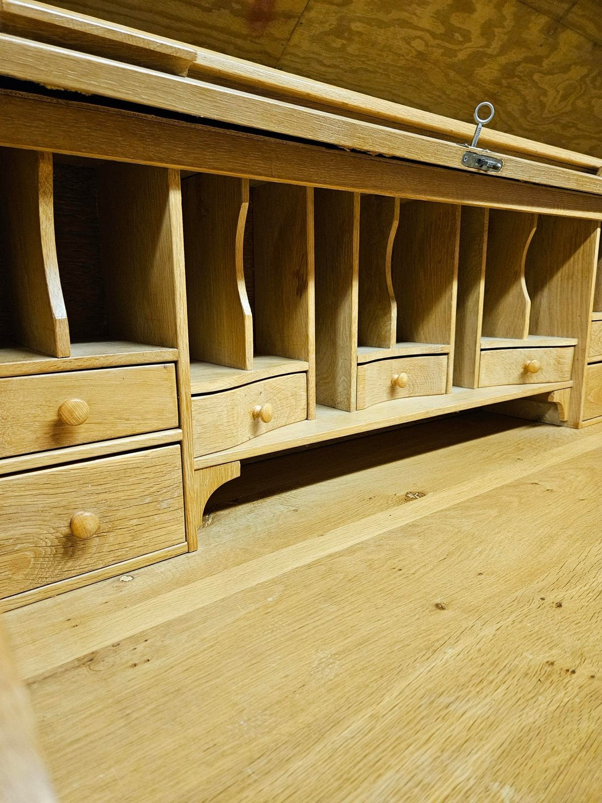 Vintage eiken rolluikbureau met veel opbergruimte, Huis en Inrichting, Bureaus, Gebruikt, Secretaire, Overige merken, Vintage