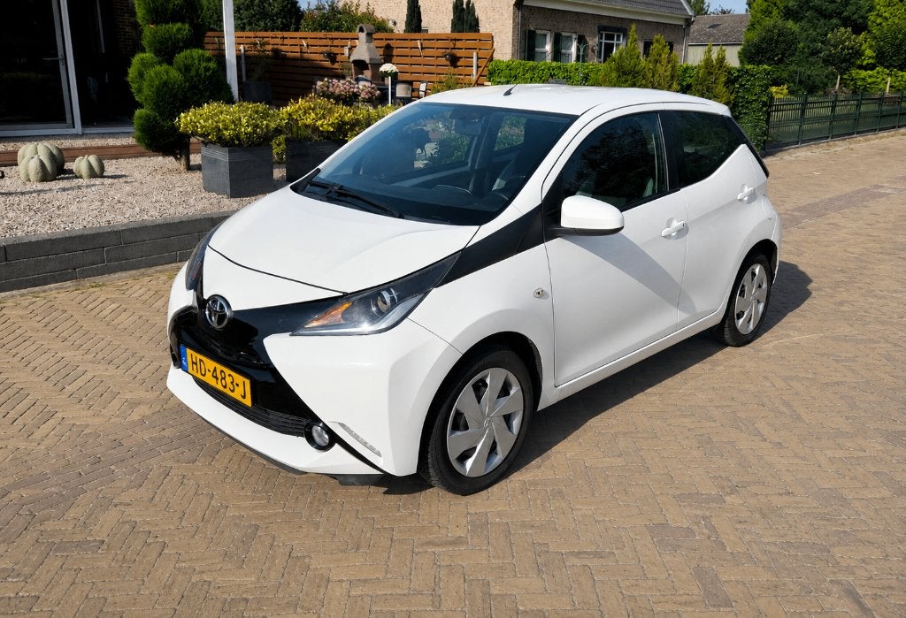 Toyota Aygo 1.0 12V Vvt-i Ddrs 2015 Wit, Auto's, Voorwielaandrijving, Euro 5, Stof, Zwart