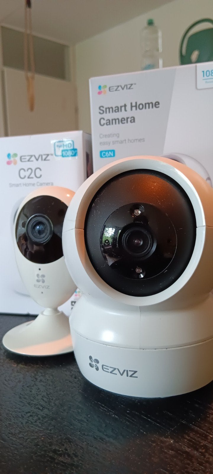 Ezviz Beveiligingscamera's - 2 modellen, 1 met 32GB SD-kaart, Ophalen of Verzenden, Zo goed als nieuw, Binnencamera