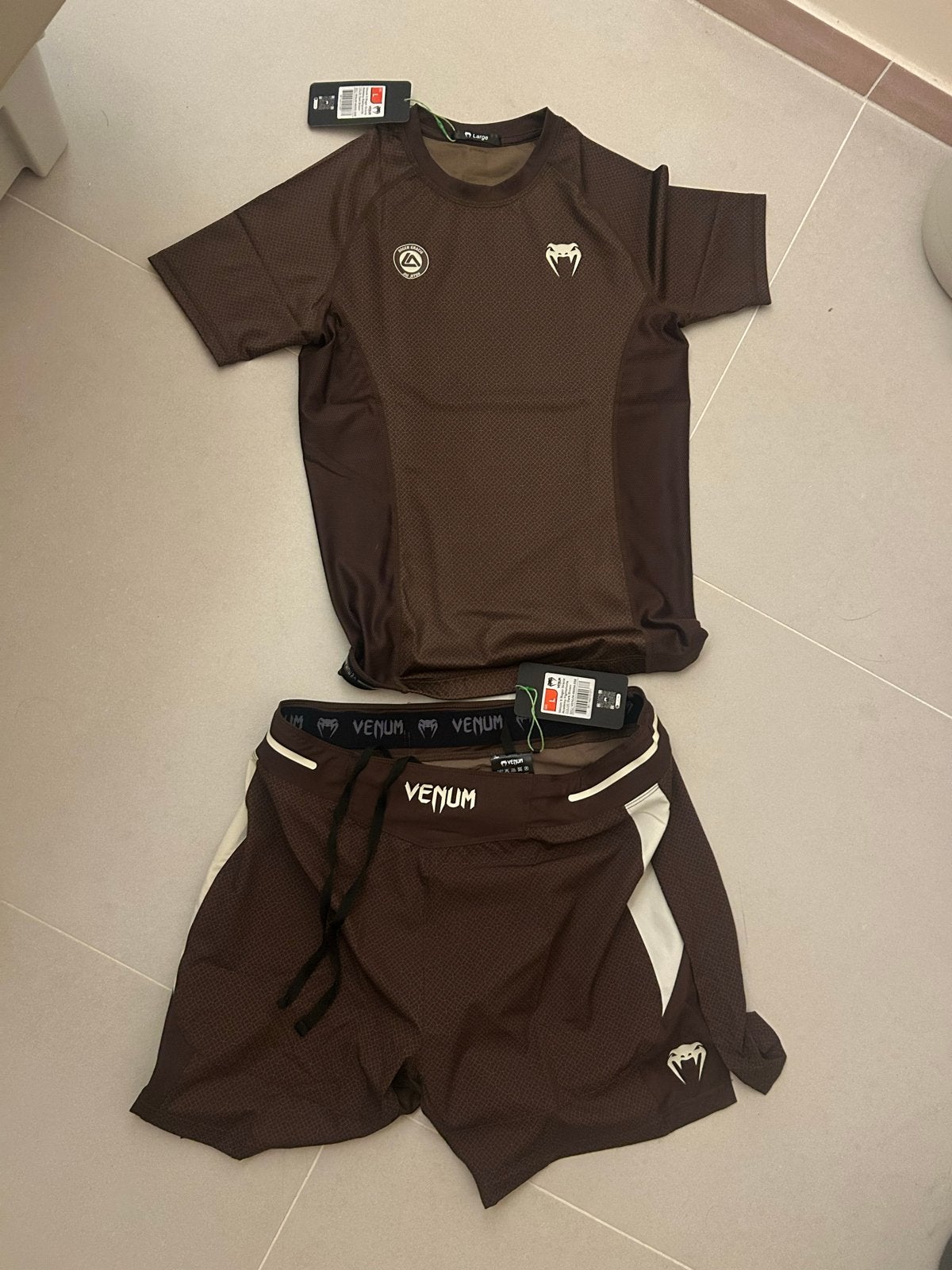 Venum X Roger Gracie Academy Rashguard & Fightshorts L, Nieuw, Maat L, Ophalen of Verzenden, Vechtsportkleding