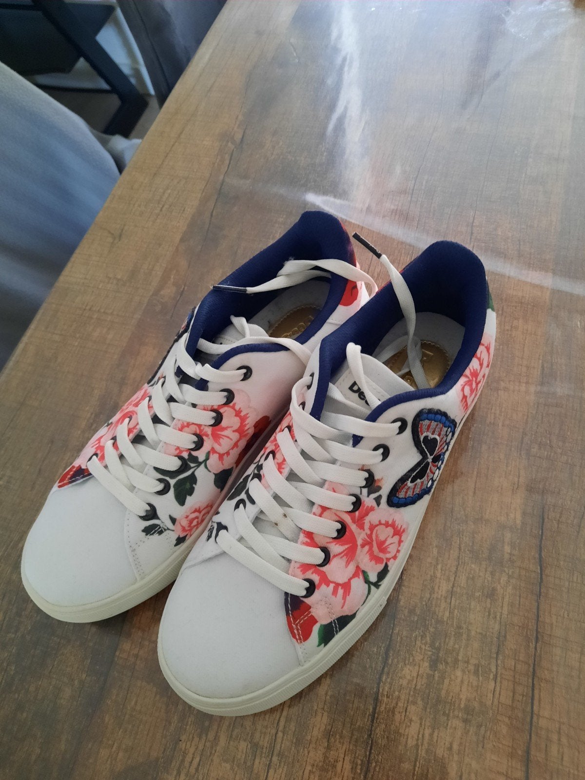 Desigual sneakers met bloemenprint en vlinder, Kleding | Dames, Wit, Ophalen of Verzenden, Desigual, Sneakers of Gympen