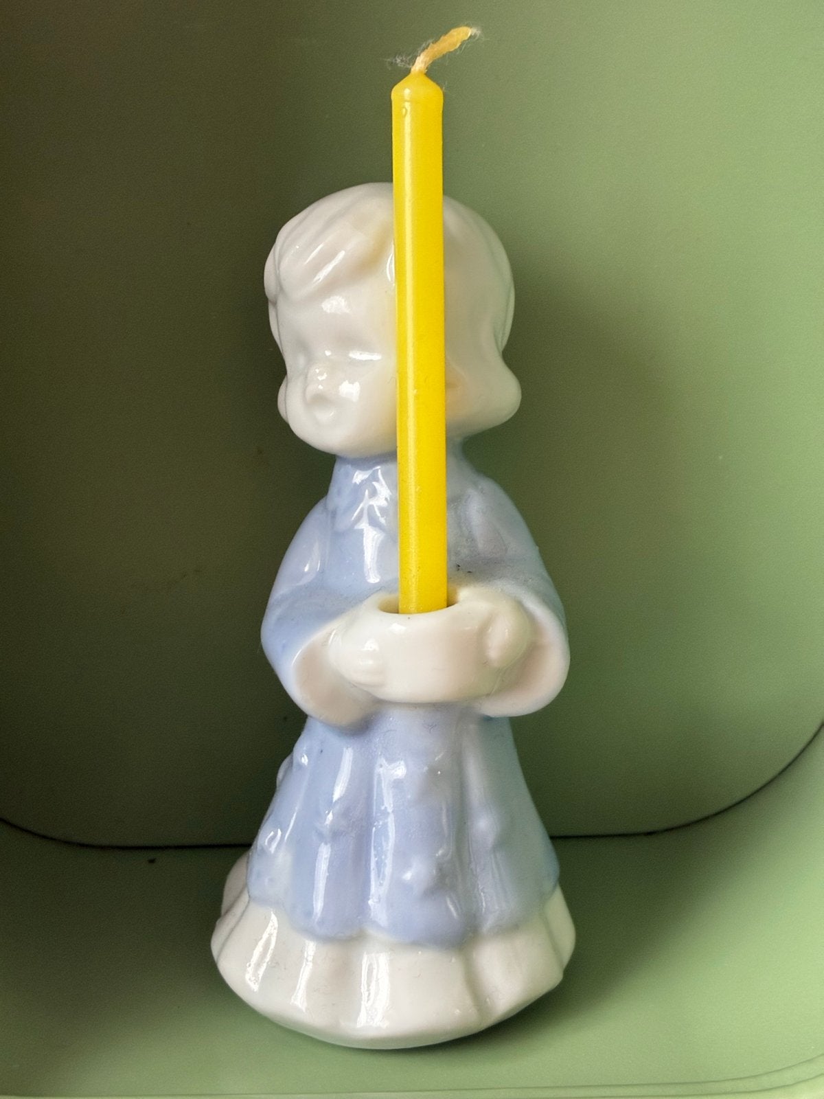 Vintage porseleinen kandelaar meisje met kaars, Gebruikt, Blauw, Overige merken, Ophalen of Verzenden