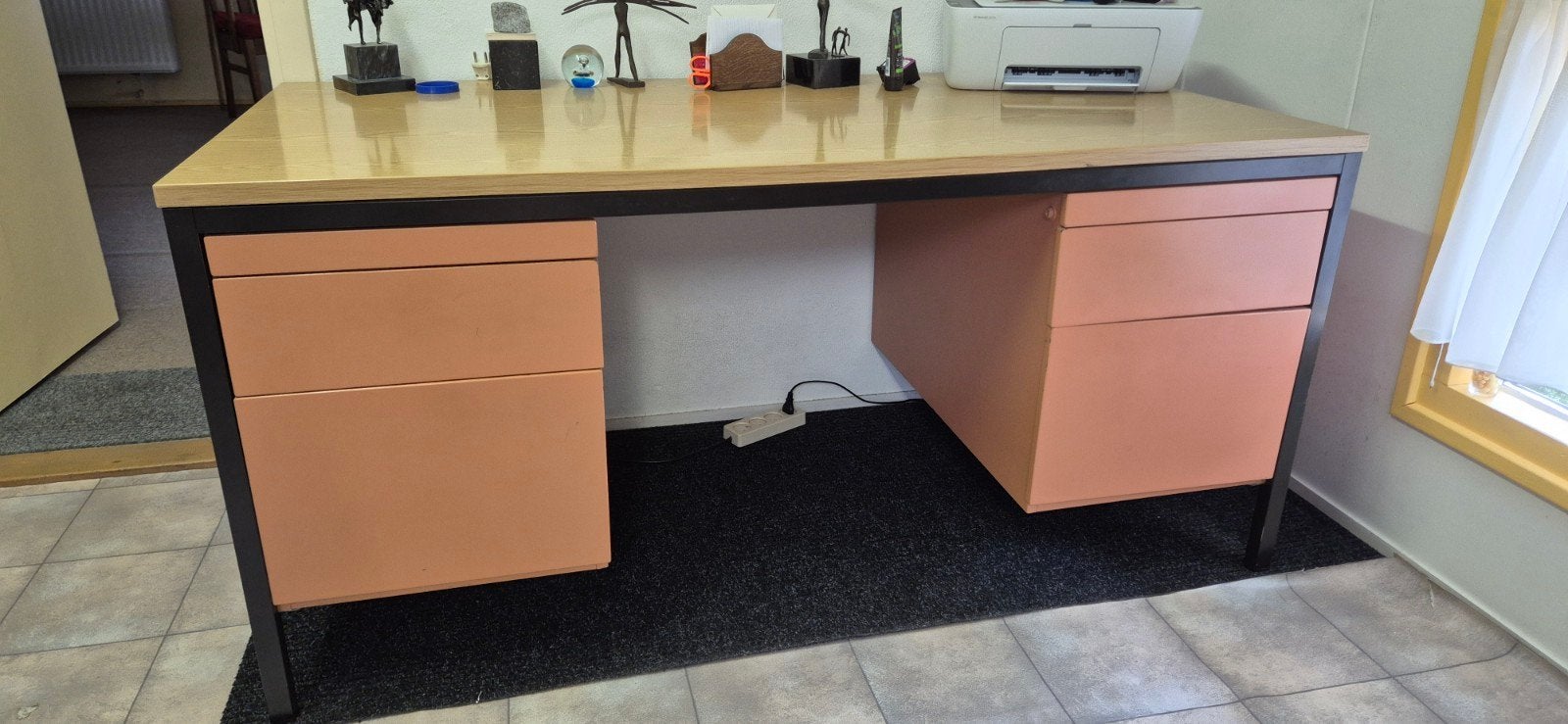 Bureau, Ophalen
