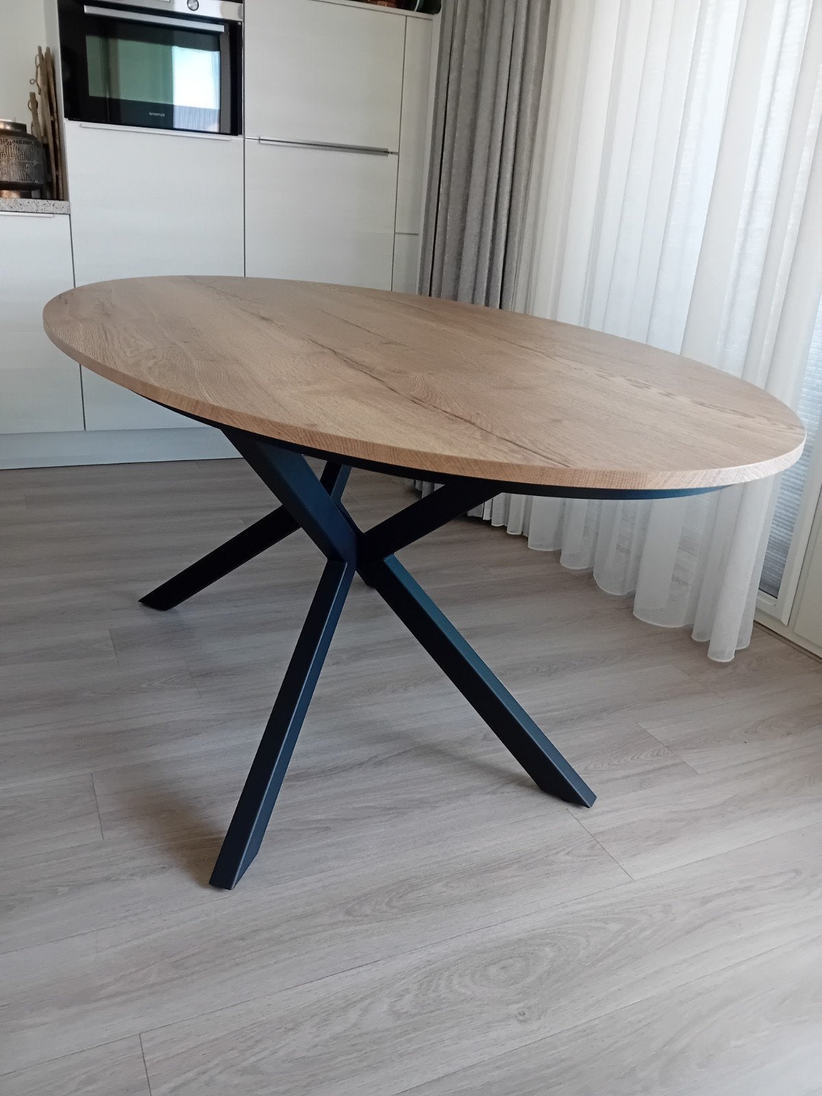 Larente eettafel ovaal  200x102cm ZGAN, Huis en Inrichting, 100 tot 150 cm, Zo goed als nieuw, Modern industrieel, 150 tot 200 cm