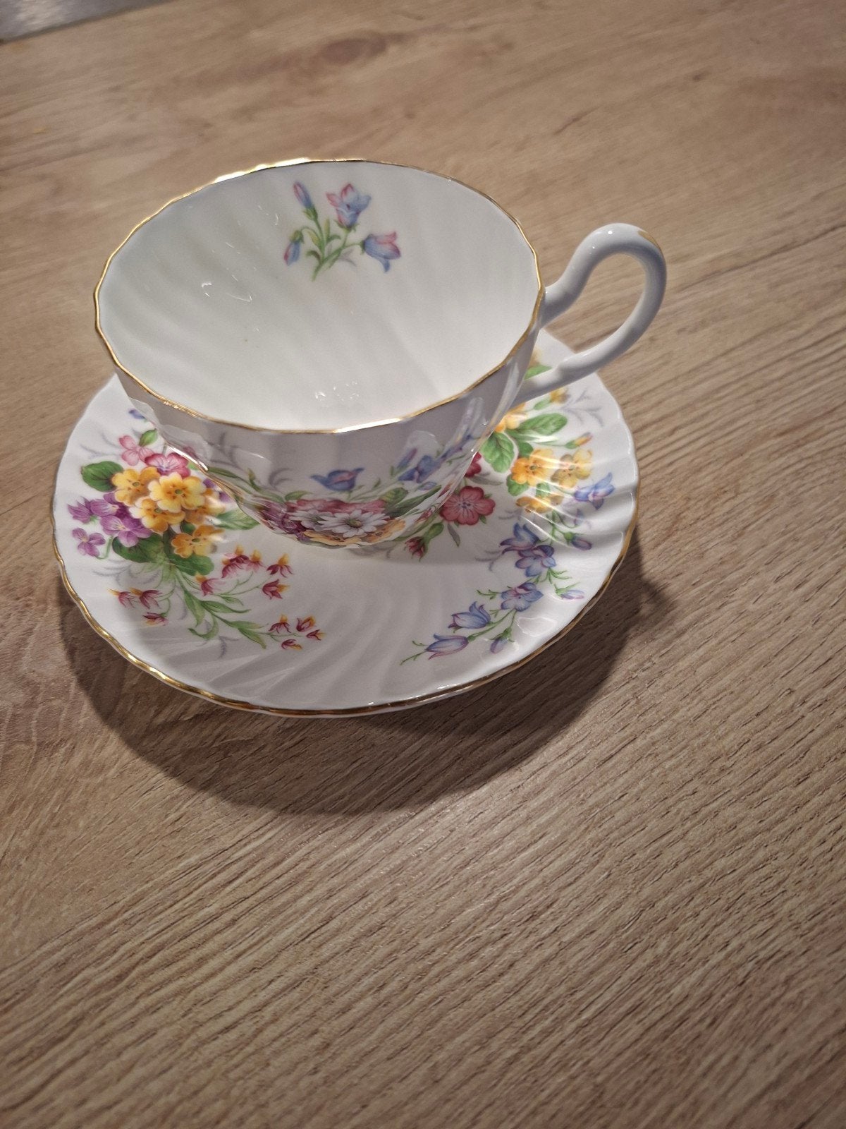 Prachtig Heathcote theekopje met schotel - Bloemenpatroon, Antiek en Kunst, Antiek | Servies los, Ophalen