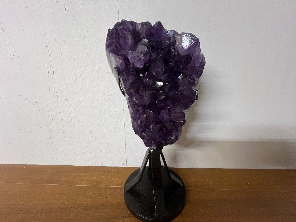 Amethist cluster(15) op metalen standaard, diep paarse kleur, Ophalen of Verzenden, Mineraal