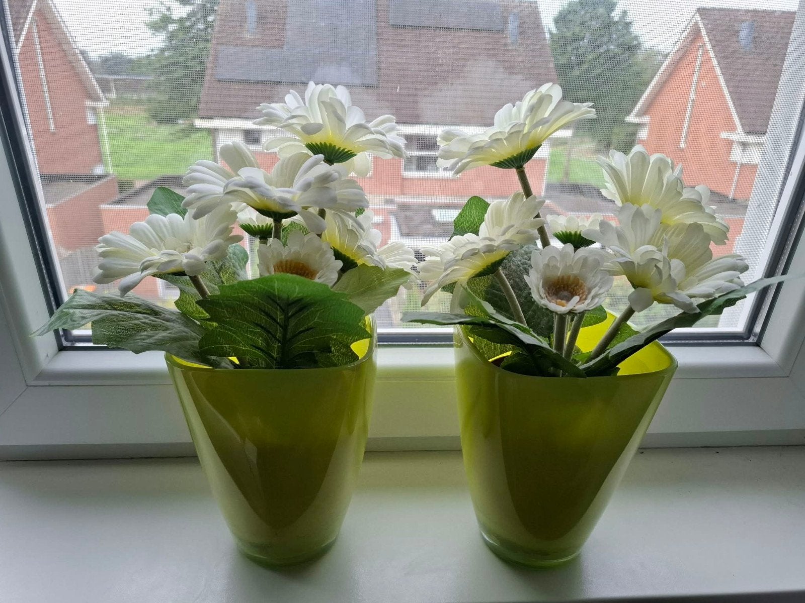 2 appeltjes groene bloempotjes met witte kunstplanten, Ophalen, Binnen, Inclusief kunstbloemen, Gebruikt