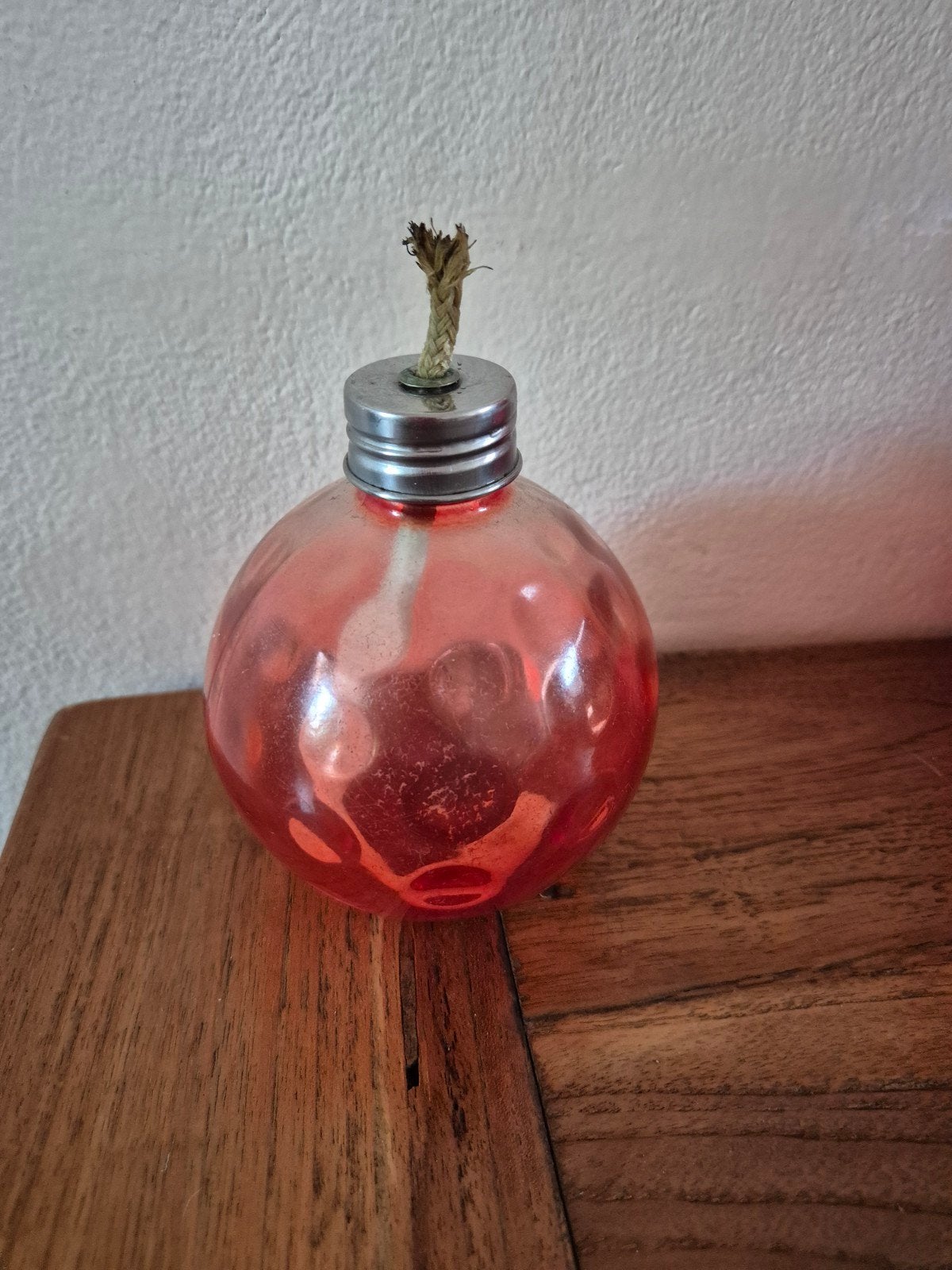 Sfeervolle vintage glazen olielamp bol / rood glas / 14 cm, Huis en Inrichting, Woonaccessoires | Kandelaars en Kaarsen, Ophalen of Verzenden