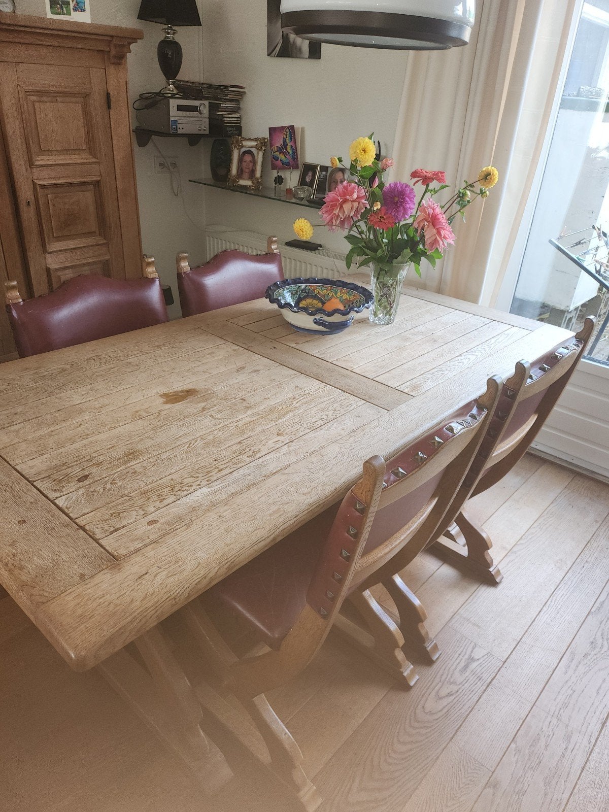 te koop eiken tafel met 4 met leer beklede stoelen ., Ophalen, Gebruikt, 4 tot 6 stoelen