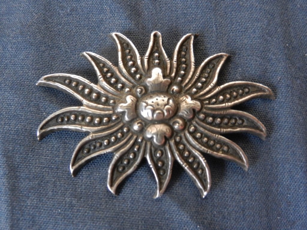 Zilveren bloemvormige broche, Djokja, Bali, br. 5,6 cm., Ophalen of Verzenden, Zilver
