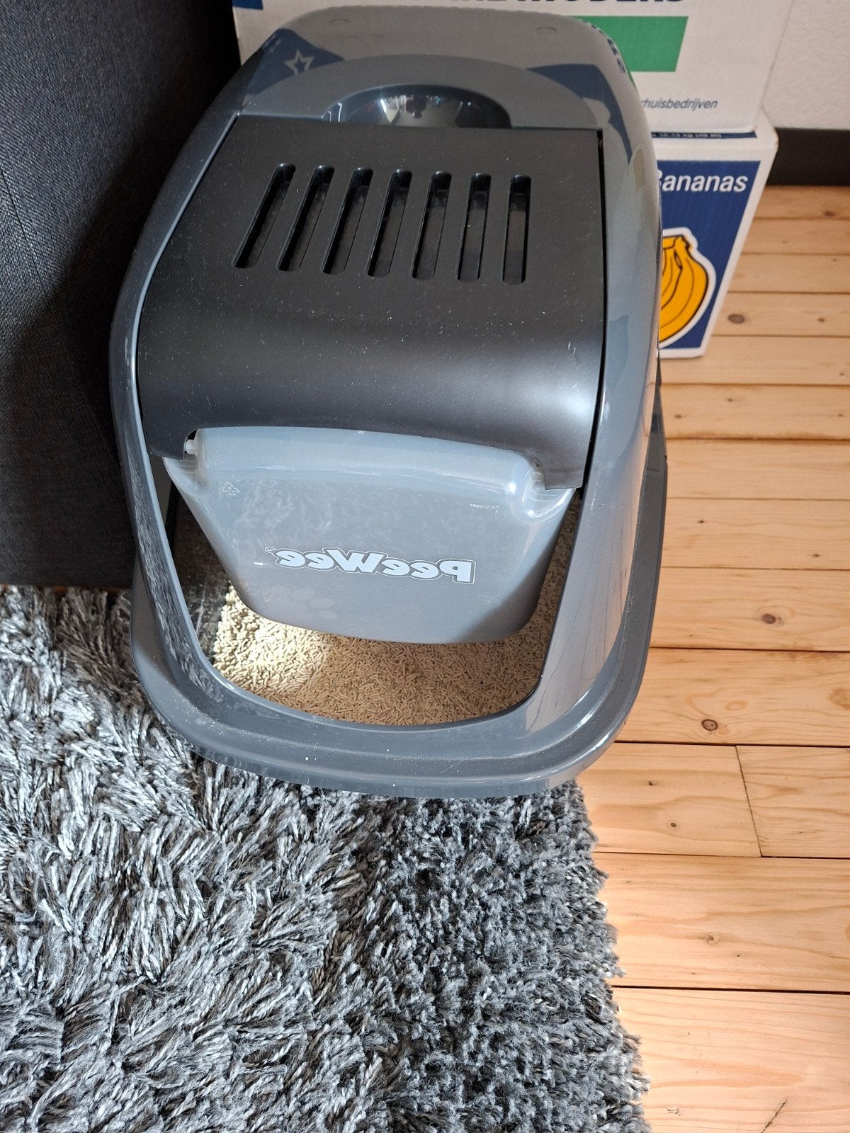 Peewee kattenbak, Ophalen
