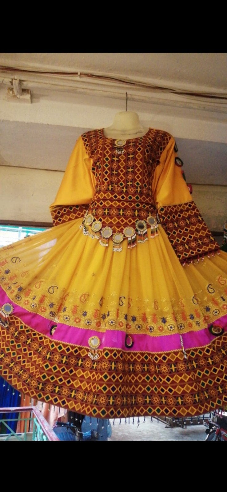 Traditionele Indiase/Afghaanse jurk - Geel met borduursels, Geel, Nieuw, Onbekend, Onder de knie