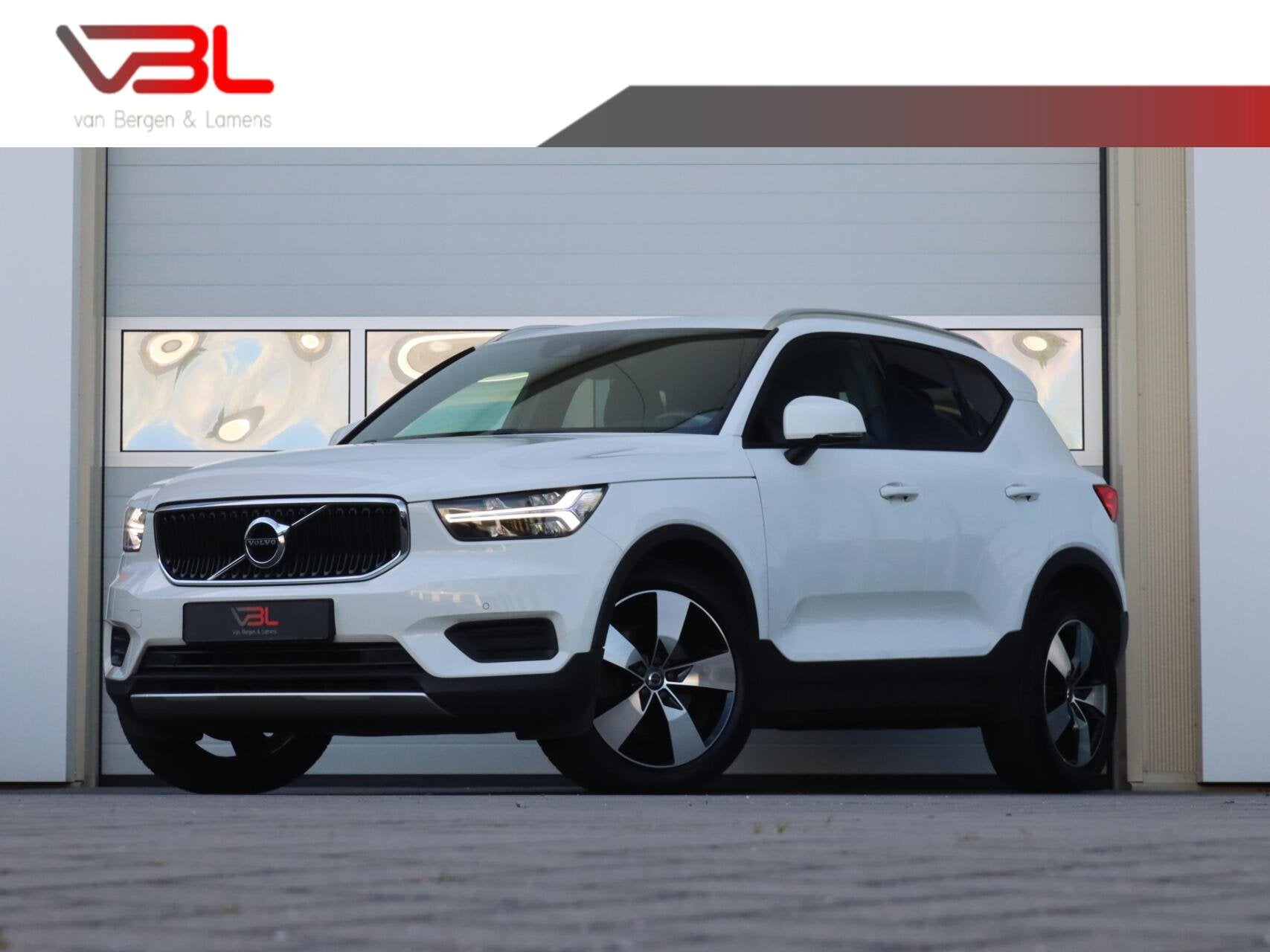 Volvo XC40 2.0 T4 190PK Momentum Pro, Auto's, 15 km/l, Leder en Stof, Wit, Origineel Nederlands