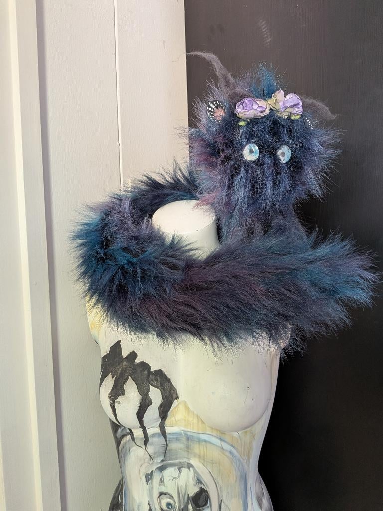 Ooak furry fantasy creature, art doll, faux fur monster wyrm, Ophalen of Verzenden, Gebruikt