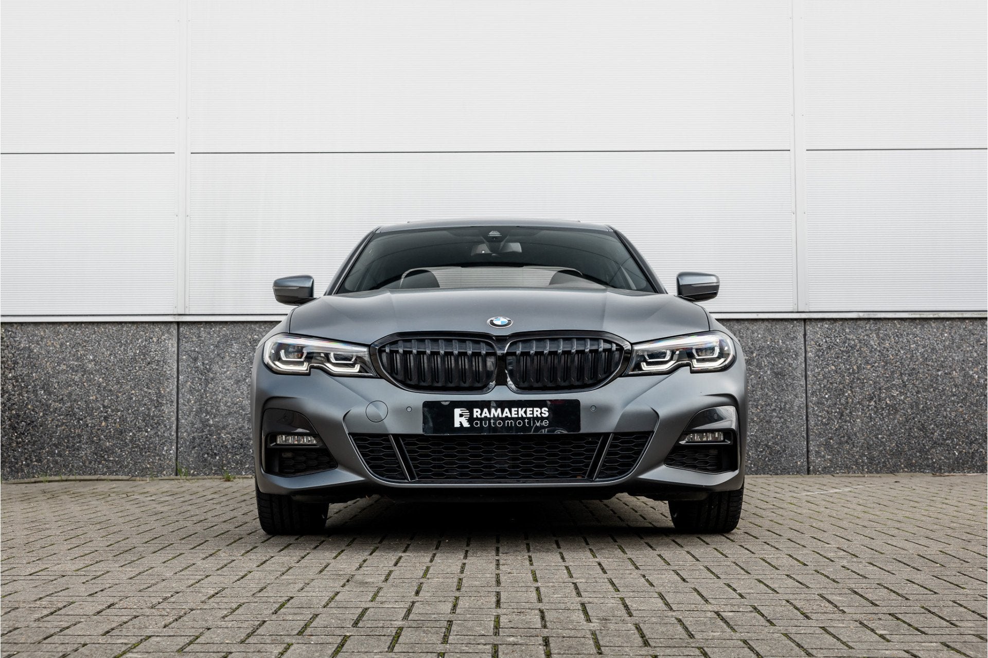BMW 3 Serie 330e High Ex M-Sport Frozen / Glazen dak / Adapt, Achterwielaandrijving, Gebruikt, 4 cilinders, Met garantie (alle)