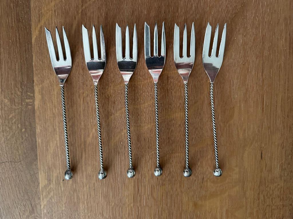 6 verzilverde gebaksvorkjes met gedraaide steel, Antiek en Kunst, Antiek | Bestek, Ophalen of Verzenden