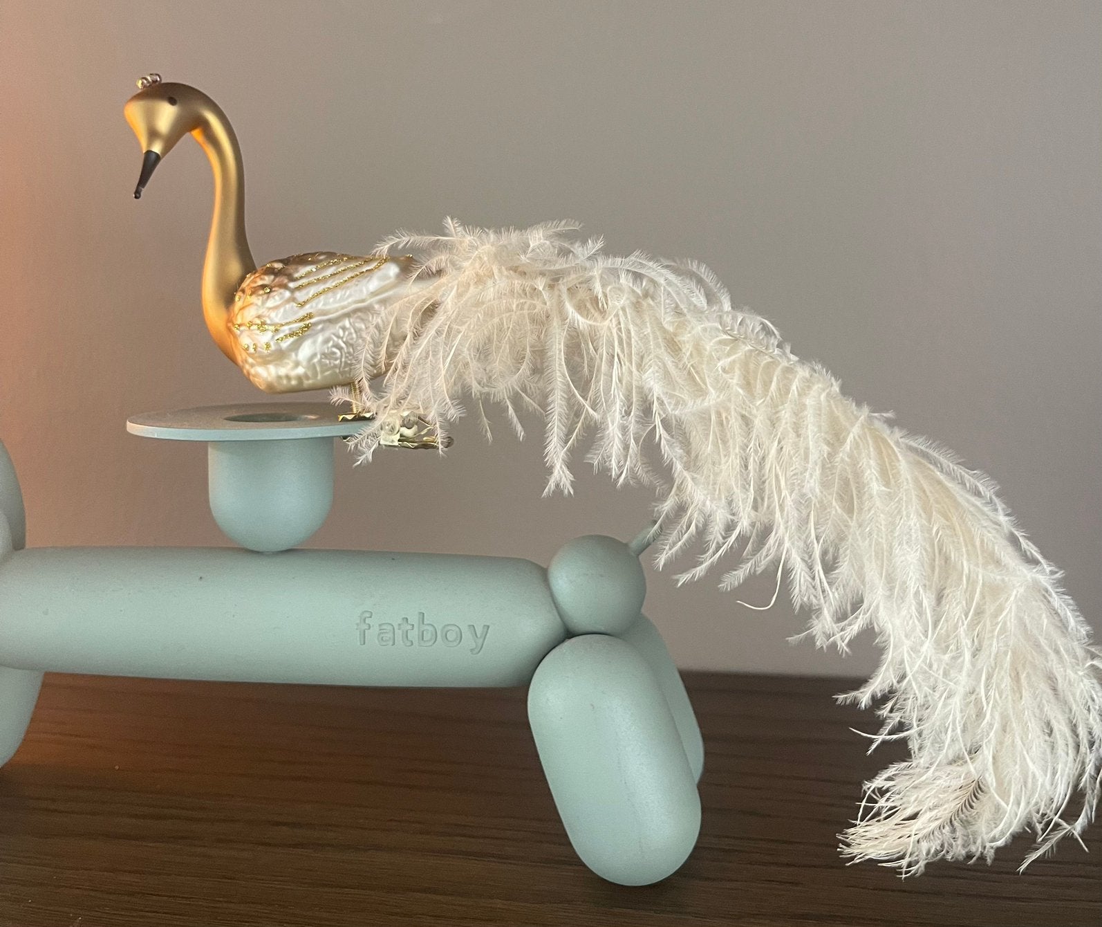 Prachtige Sissy-Boy Pauw / Vogel met veren 25 cm, Ophalen, Zo goed als nieuw