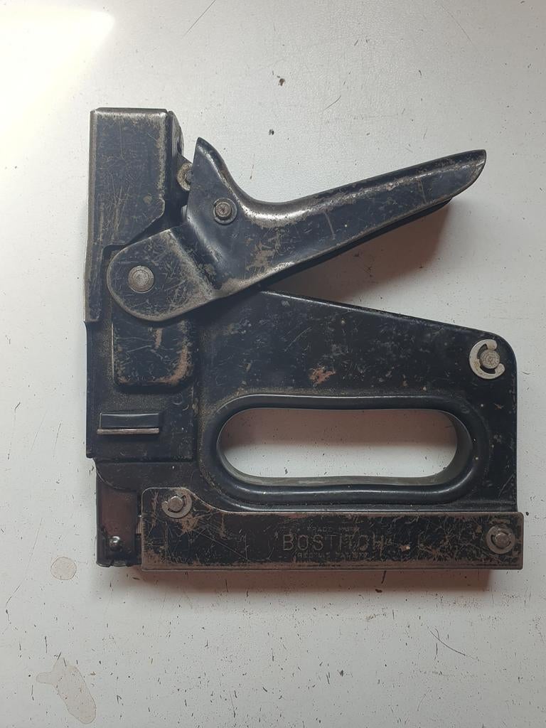 Bostitch hand tacker T5, Ophalen