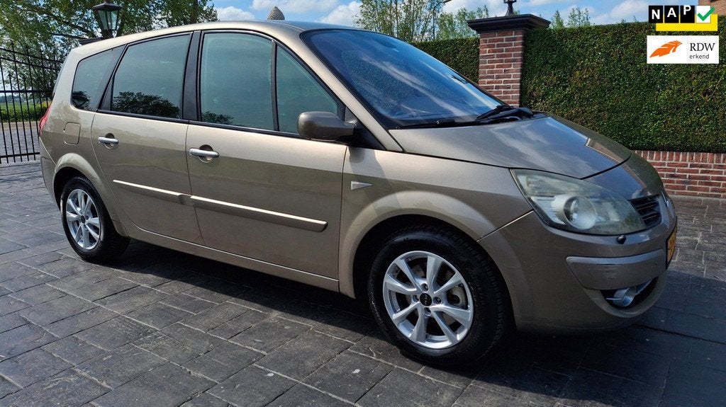 Renault Grand Scénic 2.0-16V Tech Line AUtomaat 7 persoons, 1998 cc, 135 pk, 4 cilinders, 1505 kg