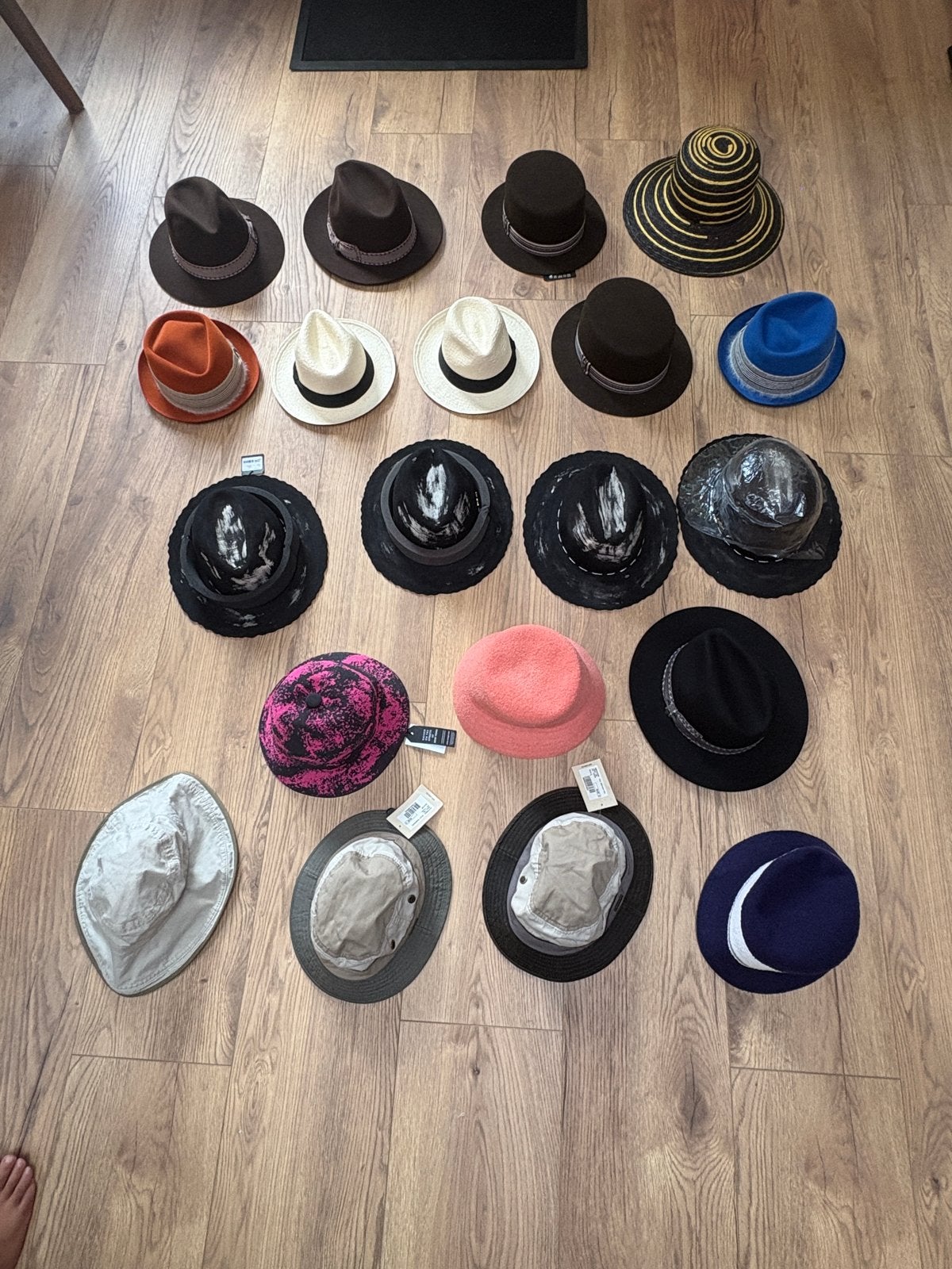 21 nieuwe merkhoeden – Borsalino, Kangol, Condito e.a., Kleding | Dames, Hoeden en Petten, Ophalen, Nieuw, One size fits all, Hoed