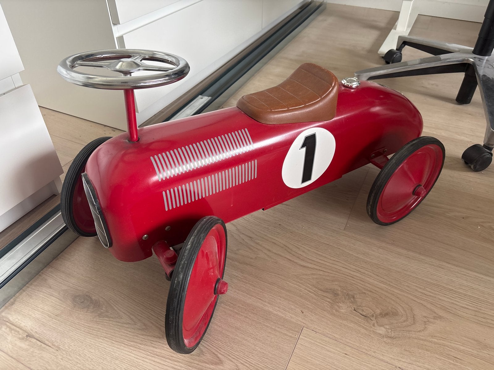 Rode Retro Loopauto met Nummer 1, Ophalen, Gebruikt