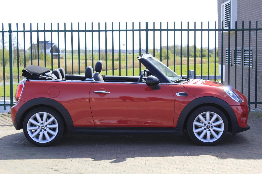 Mini Cabrio 1.5 136pk  2019 DAB+ Apple Carplay Navi Pdc, Auto's, Mini, Voorwielaandrijving, Euro 6, Cabriolet, 4 stoelen