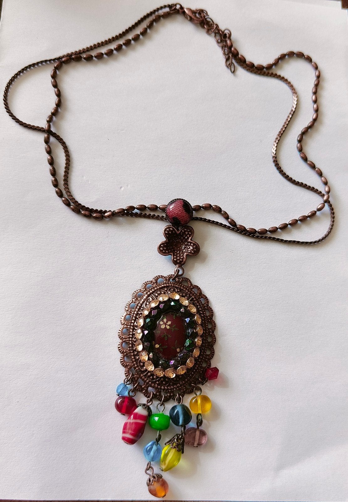 Vintage brons medaillon ketting met gekleurde glas steen, Ophalen of Verzenden, Zo goed als nieuw, Goud, Overige materialen