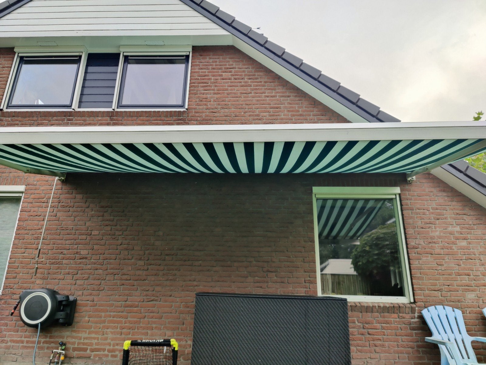 Knikarmscherm 5 meter breed - Groen/Wit gestreept
