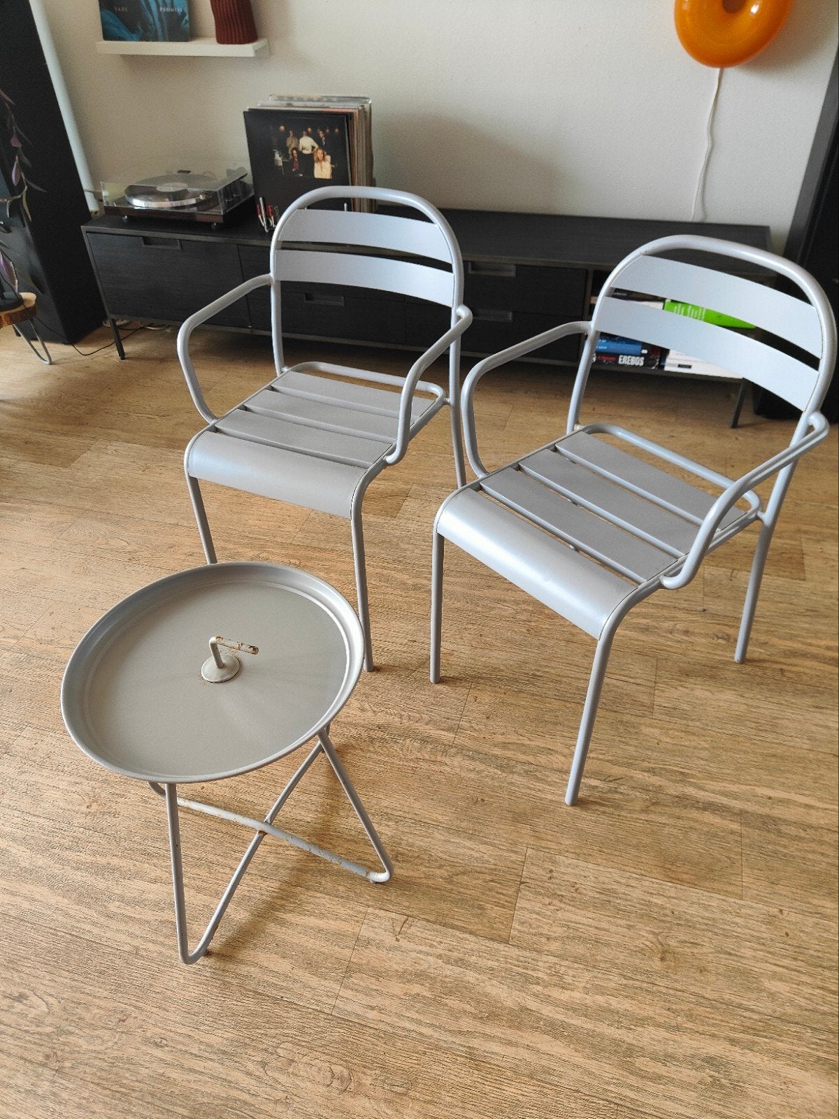 2x Metalen tuinstoelen met bijzettafel - Grijs, Ophalen, Gebruikt, Metaal