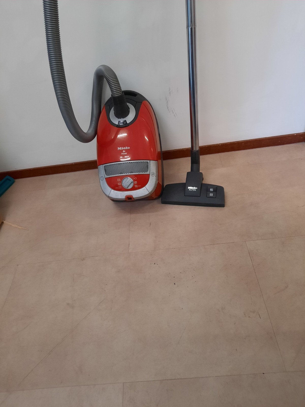 Goed werkende Miele stofzuiger, Ophalen, Gebruikt, Miele, 2000 watt of meer