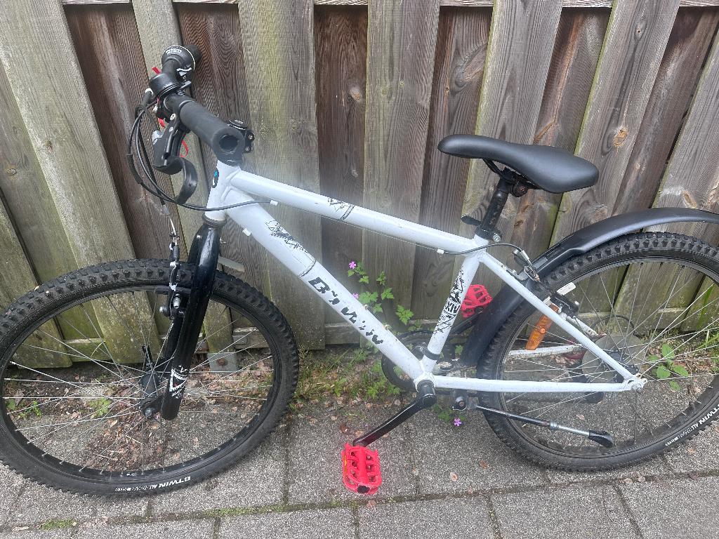 Goeie B-twin Rockrider 300 24 inch wit 6 versnellingen, Gebruikt, Ophalen, Overige merken, Minder dan 45 cm