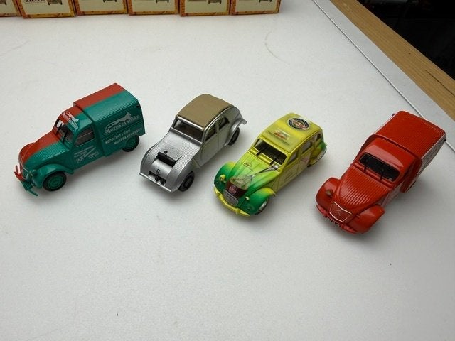 Set van 4 Citroën 2CV modelauto’s zonder koplampen, Overige merken, Gebruikt, Adres onbekend, Auto