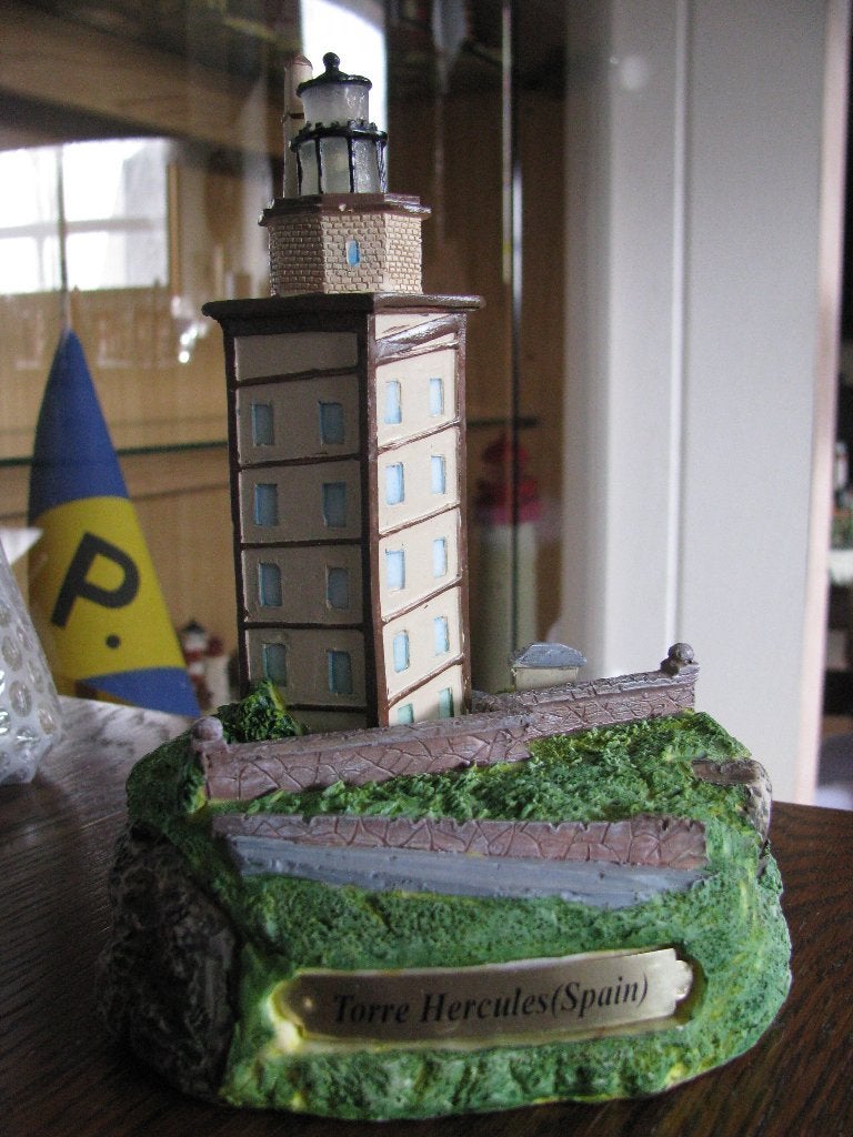 vuurtoren beeldje Spanje - Torre Hercules lecturama, Ophalen of Verzenden, Zo goed als nieuw, Schaalmodel