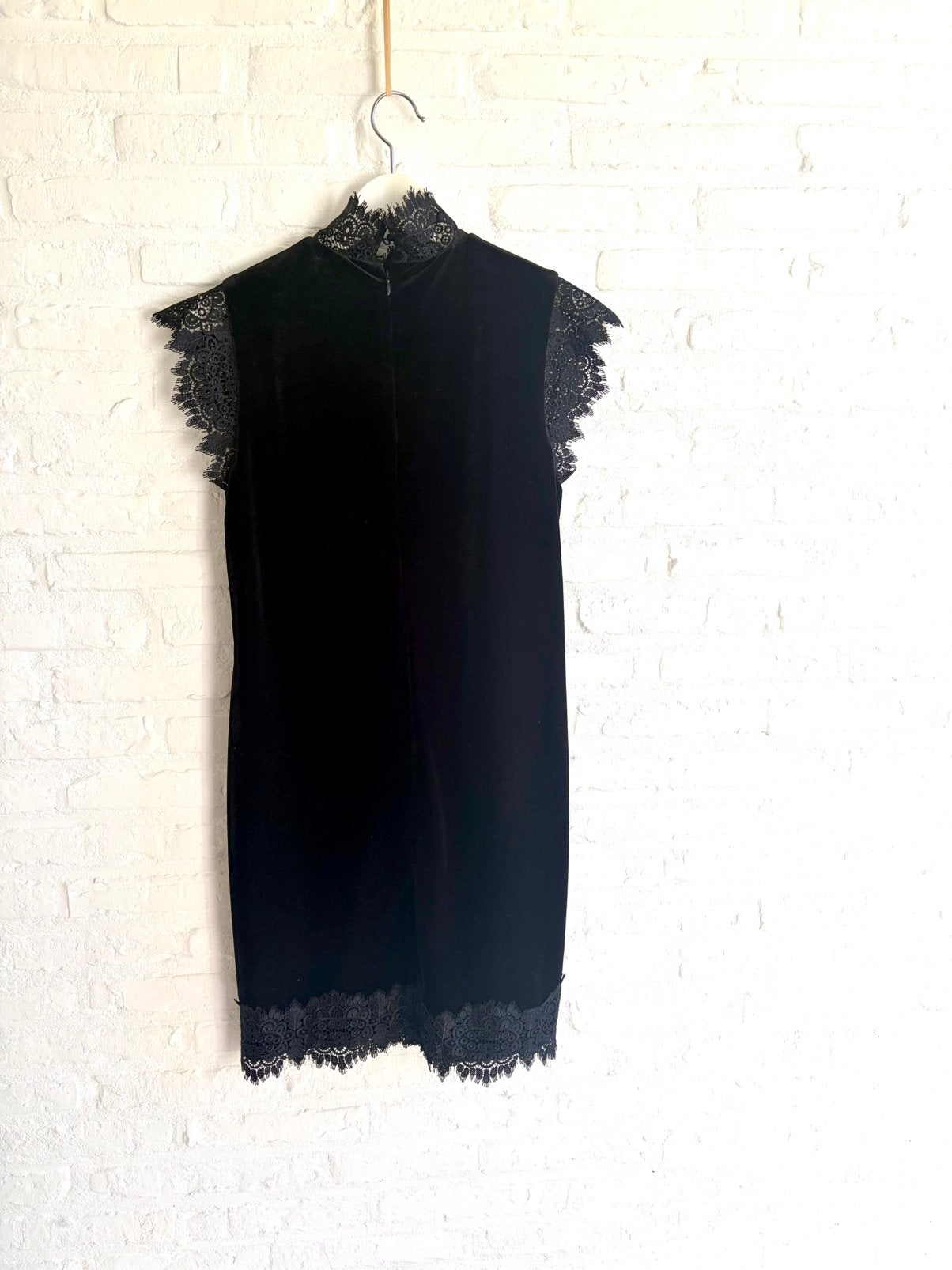 Nieuw velvet jurk Nikkie, Verzenden, Zwart, Nieuw, Maat 36 (S)