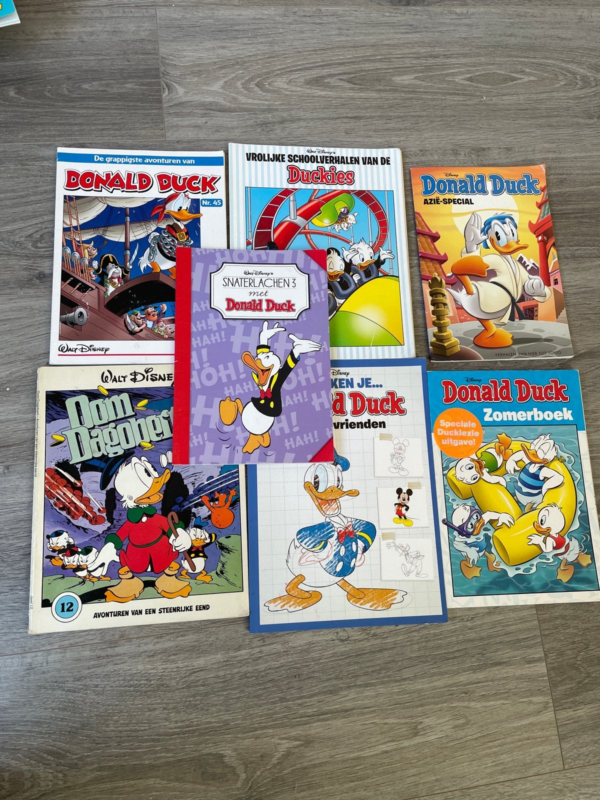 Donald Duck stripboeken en specials - Gebruikt, Meerdere stripboeken, Ophalen of Verzenden, Gelezen