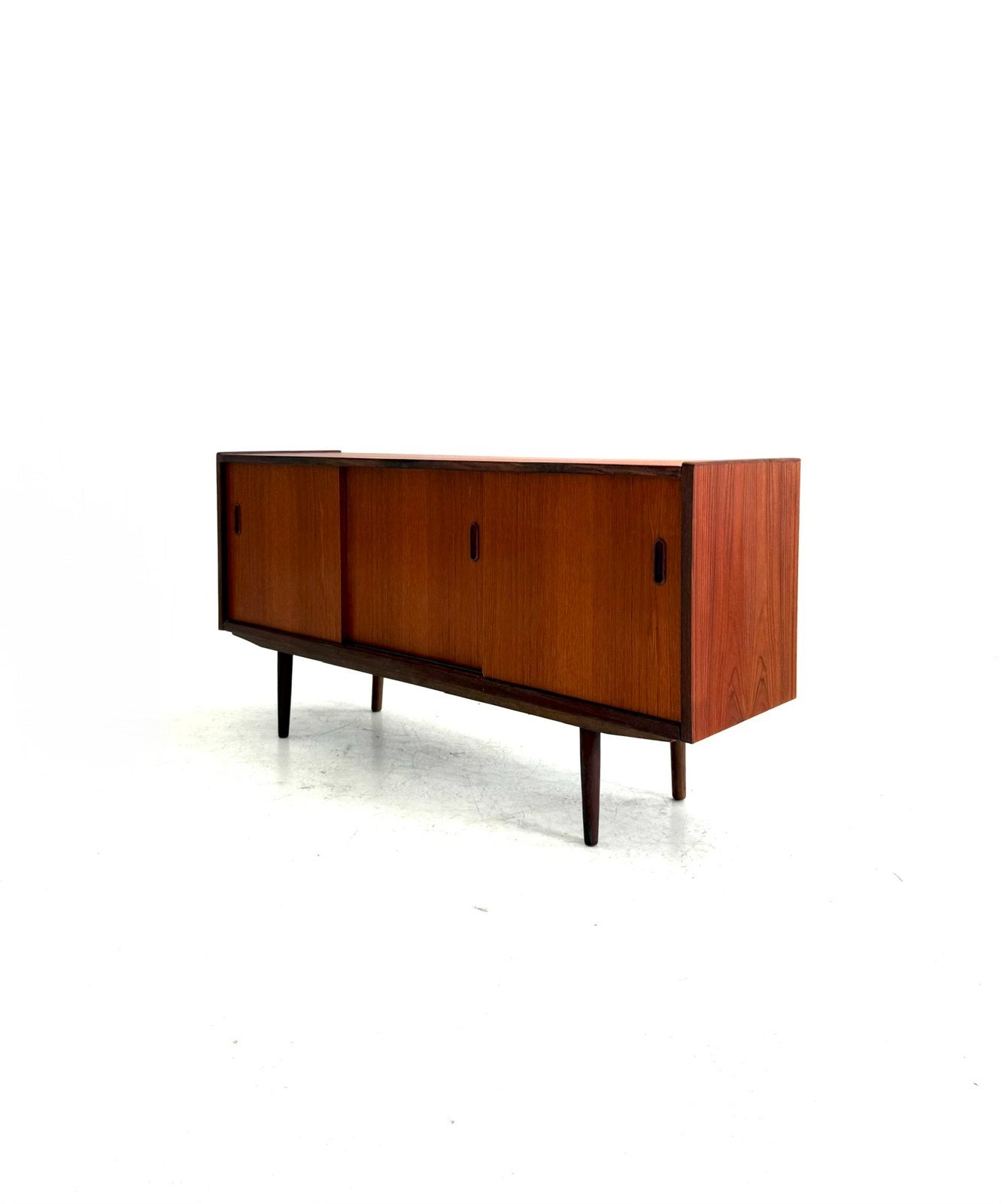 Vintage Deens teakhouten sideboard ‘60, Huis en Inrichting, Met deur(en), Vintage retro buisframe design rotan webbing papercord deens