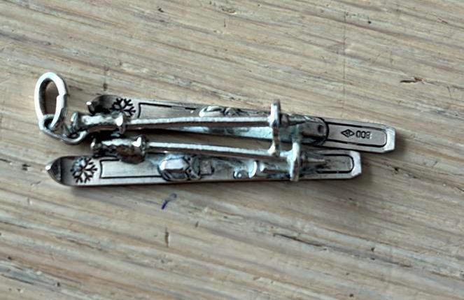 Vintage zilveren ski’s met stokken, Ophalen of Verzenden, Gebruikt, Zilver, Overige merken