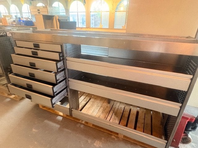 ALUCA (2606) L251 B42 H135 €1199, Ophalen, Zo goed als nieuw, Info@laaiin.nl, Laaiin