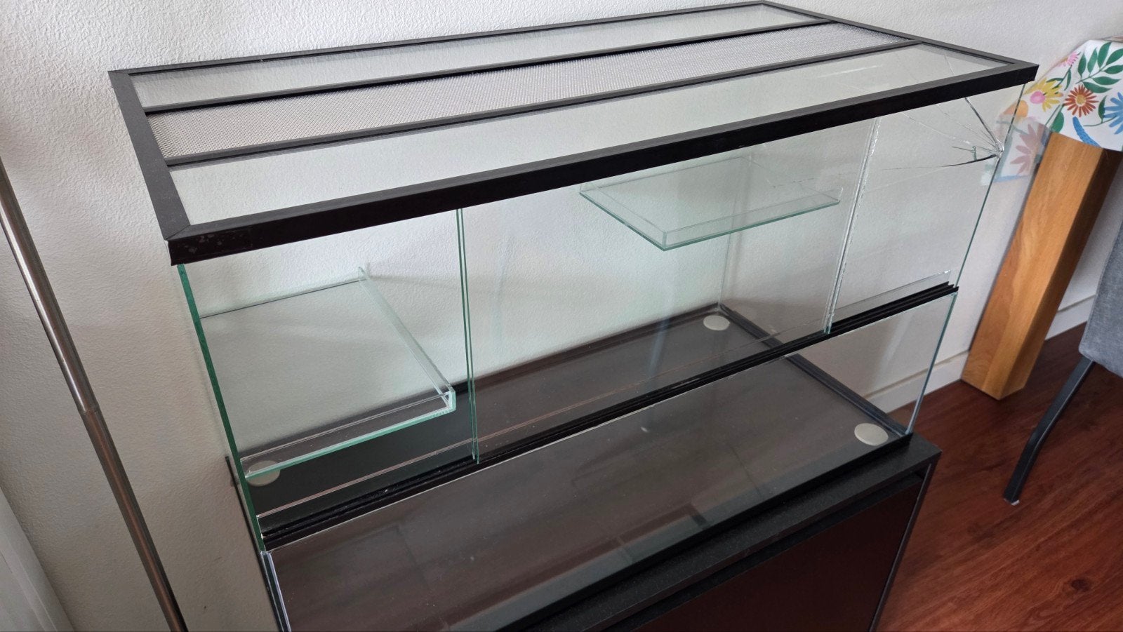 Terrarium 80x40x50 met barst