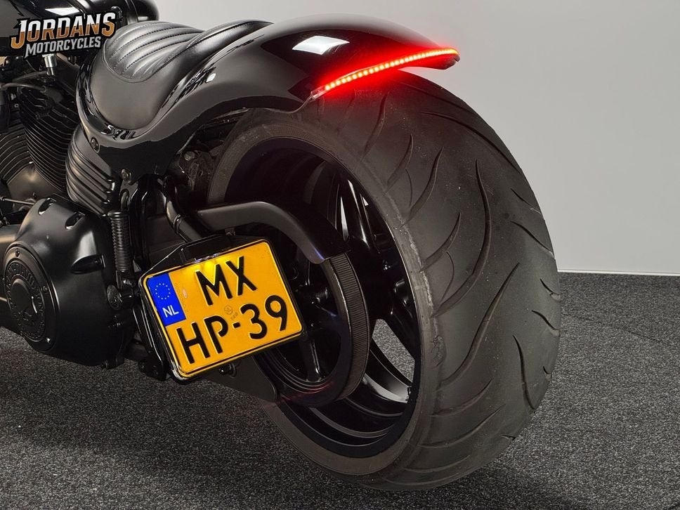 HARLEY-DAVIDSON ROCKER FXCW | BLACKED OUT | 103 (bj 2010), 1688 cc, 2 cilinders, HARLEY-DAVIDSON, Chopper