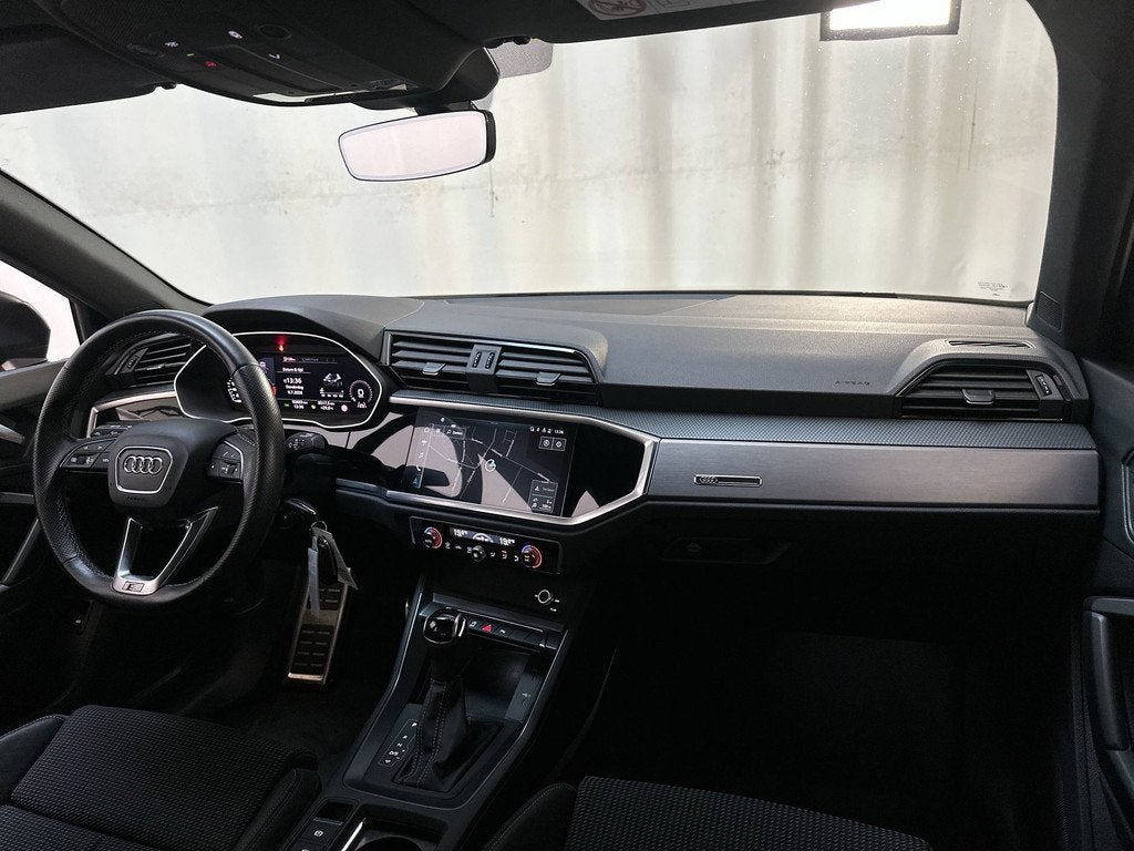 Audi Q3 35 TFSI S Edition Trekhaak Navigatie Leder-Stof LED, 4 cilinders, 1505 kg, Leder en Stof, Origineel Nederlands