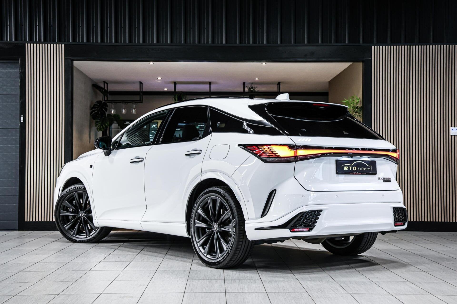Lexus RX 500h F Sport Line|Pano|Leer|360 Camera|Stuur/Stoelv, Auto's, Automaat, Gebruikt, Verwarmde buitenspiegels, Wit