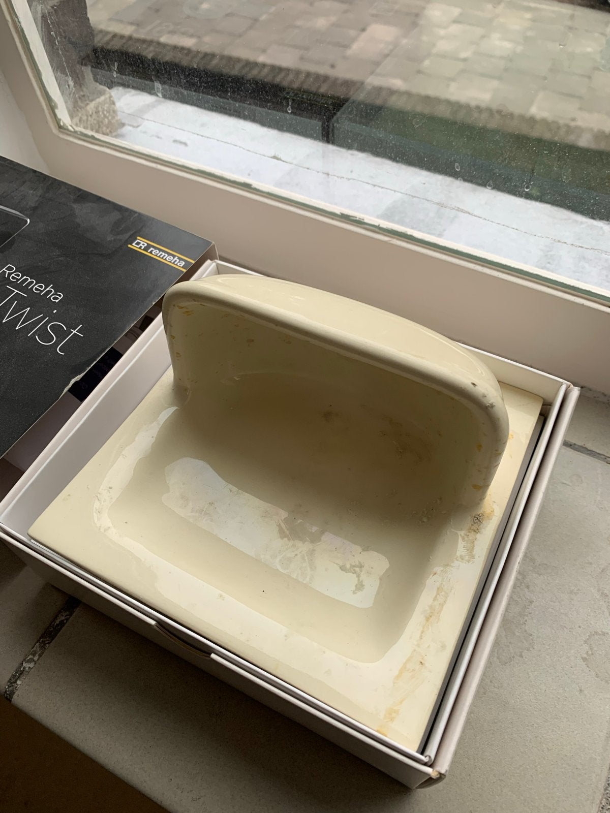 Bijzondere wasbak voor jaren '50 woning - Zeepbakje, Ophalen of Verzenden, Gebruikt, Beige, Zeepdispenser/zeepbakje