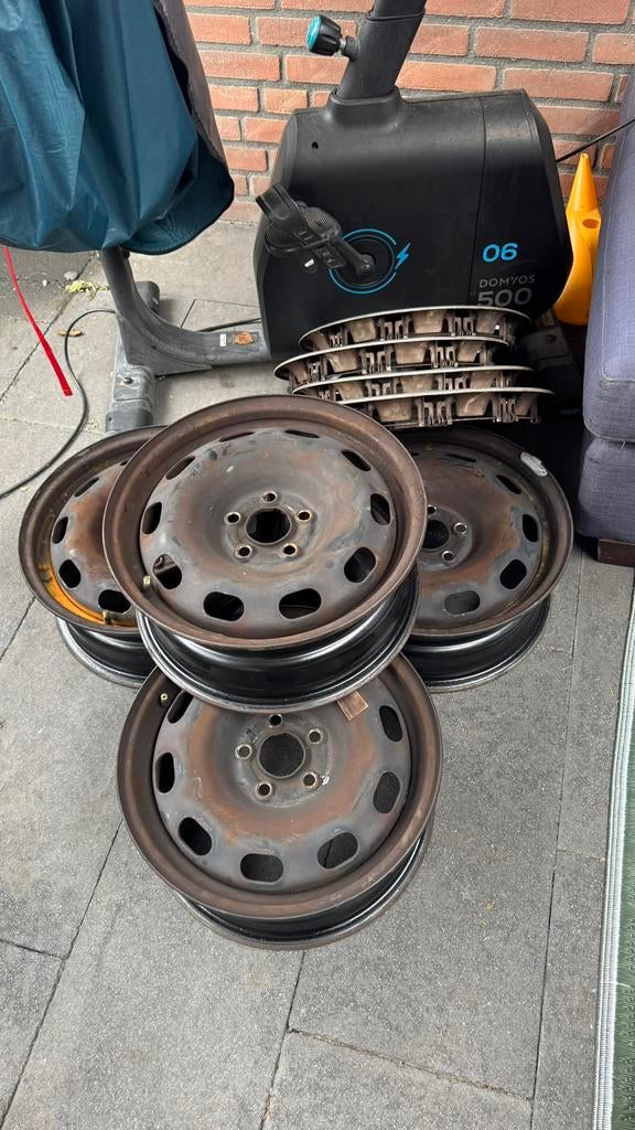 5x100 stalen velgen 15 inch- wieldoppen, Ophalen of Verzenden, Zo goed als nieuw