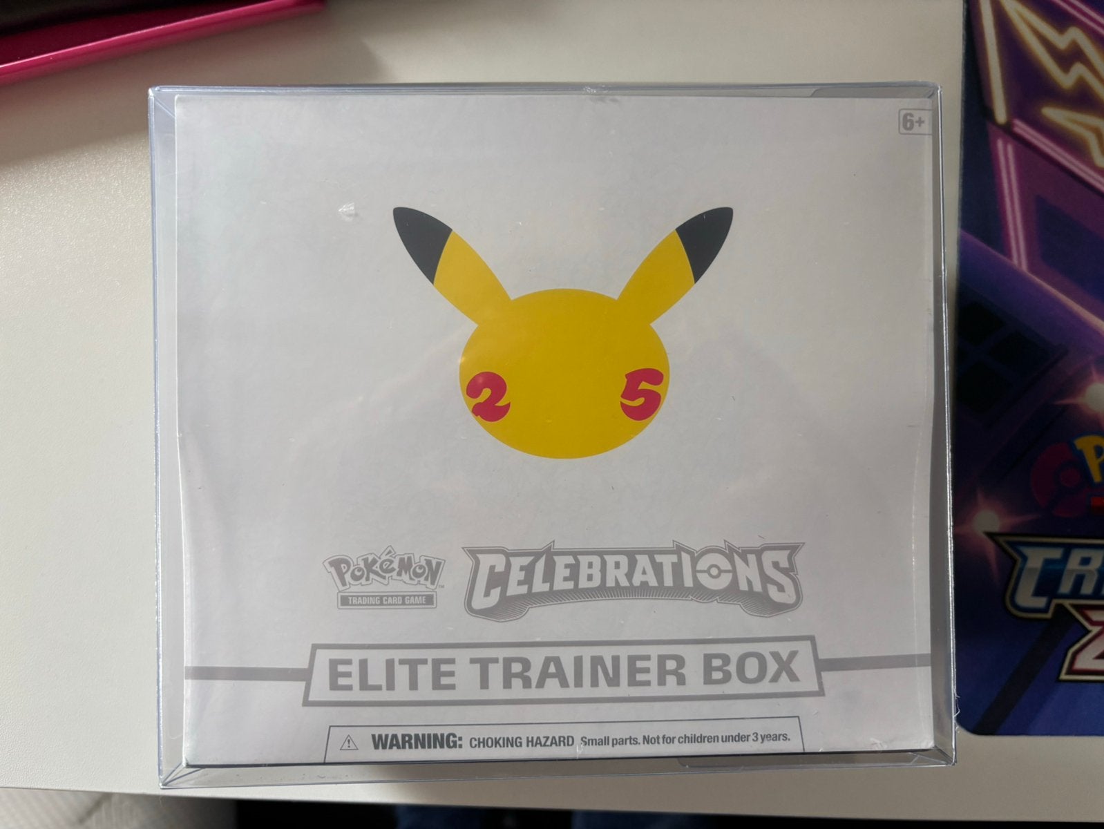 Pokemon sealed Celebrations Elite Trainer Box, Ophalen of Verzenden, Zo goed als nieuw, Boosterbox